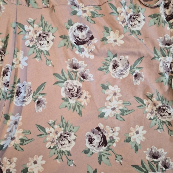 Just Be Floral Midi Dress in Soft Pink. - Picture 4 of 6